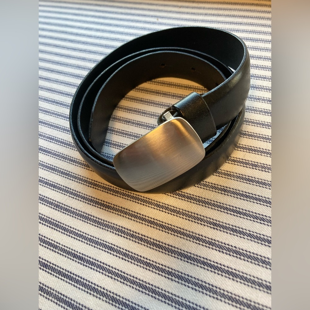 Brooks Brothers Women’s Black Leather Belt with Silver-tone Buckle - Size Medium - Picture 3 of 13